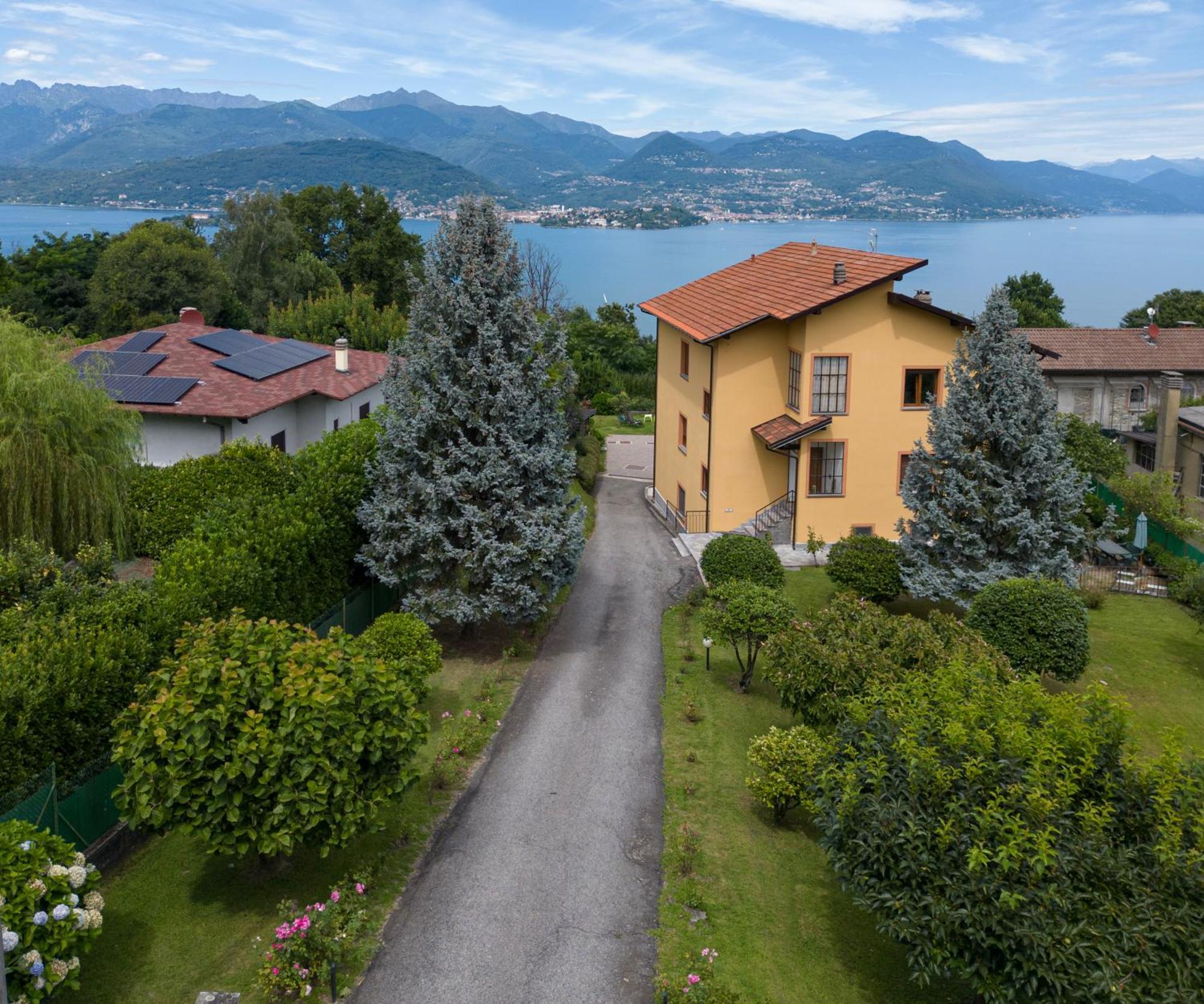 Casa Lilla - Lakeview Large Apartments With Garden Above Stresa Bagian luar foto